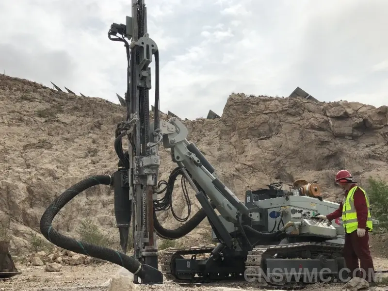 神沃钻机在光伏工程中的应用：革新太阳能发电站安装